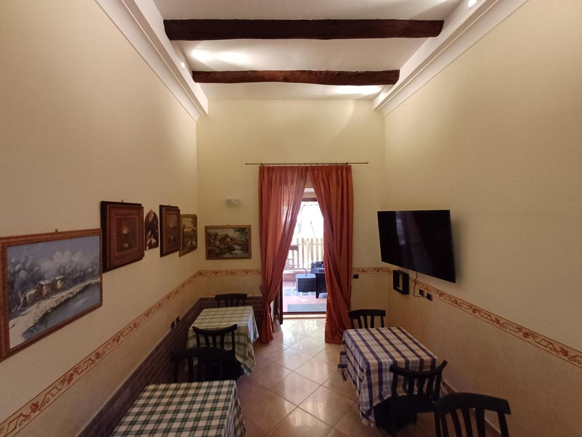 Ostello Napoli Town Bagian luar foto