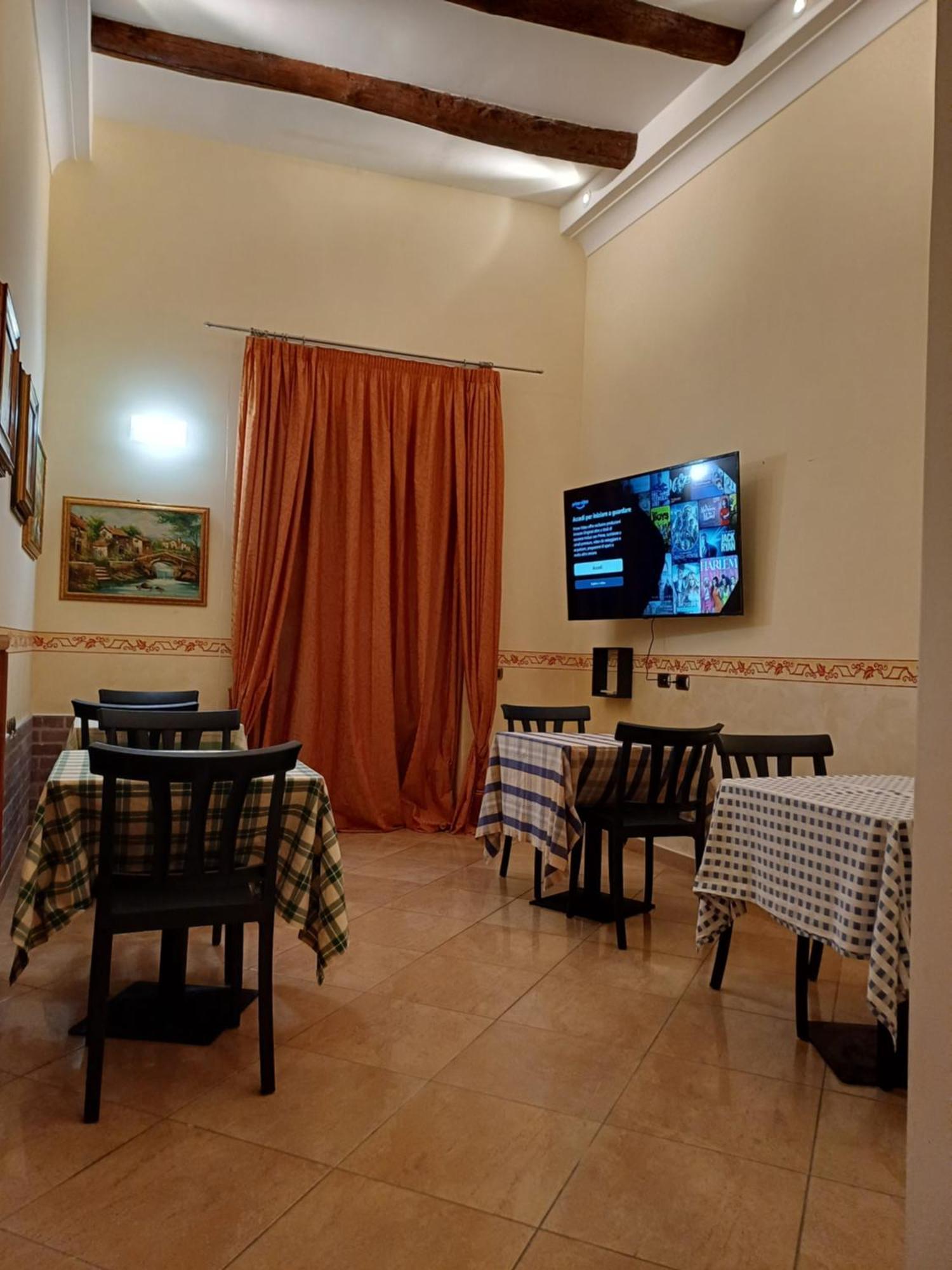 Ostello Napoli Town Bagian luar foto